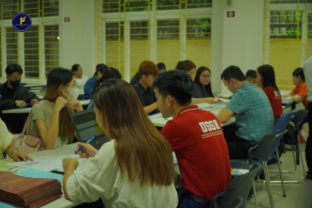 🎊TUỔI TRẺ KHOA KHOA HỌC CHÍNH TRỊ CHÀO ĐÓN SINH VIÊN K70 NHẬP HỌC🎊