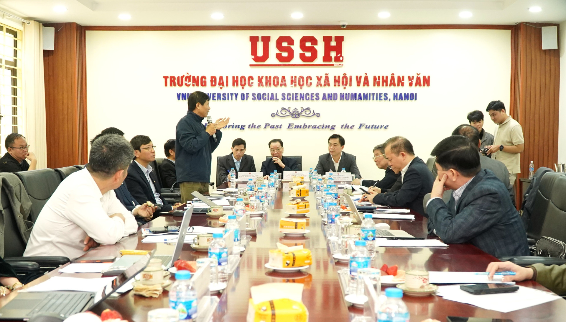 Tọa đàm khoa học thực hiện Nghị quyết Đại hội XIV của Đảng: “Chính trị Việt Nam và quản trị quốc gia trong bối cảnh tái cấu trúc và hội nhập quốc tế"